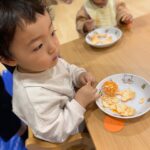 みかんをつかって食育|大阪の企業主導型保育園リコラ