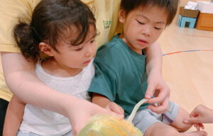 食育~とうもろこし~｜大阪の企業主導型保育園リコラ