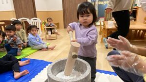 新春おもちつき|大阪の企業主導型保育園リコラ