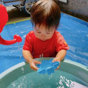 水遊び｜大阪の企業主導型保育園リコラ